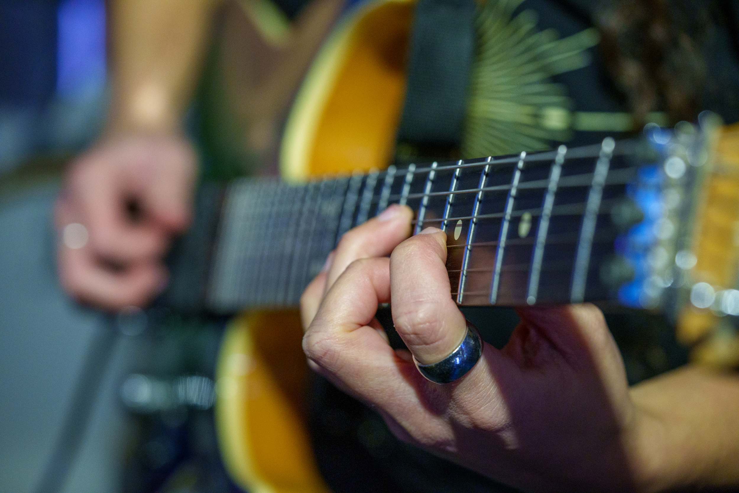 Chiara Manenti recording session guitar